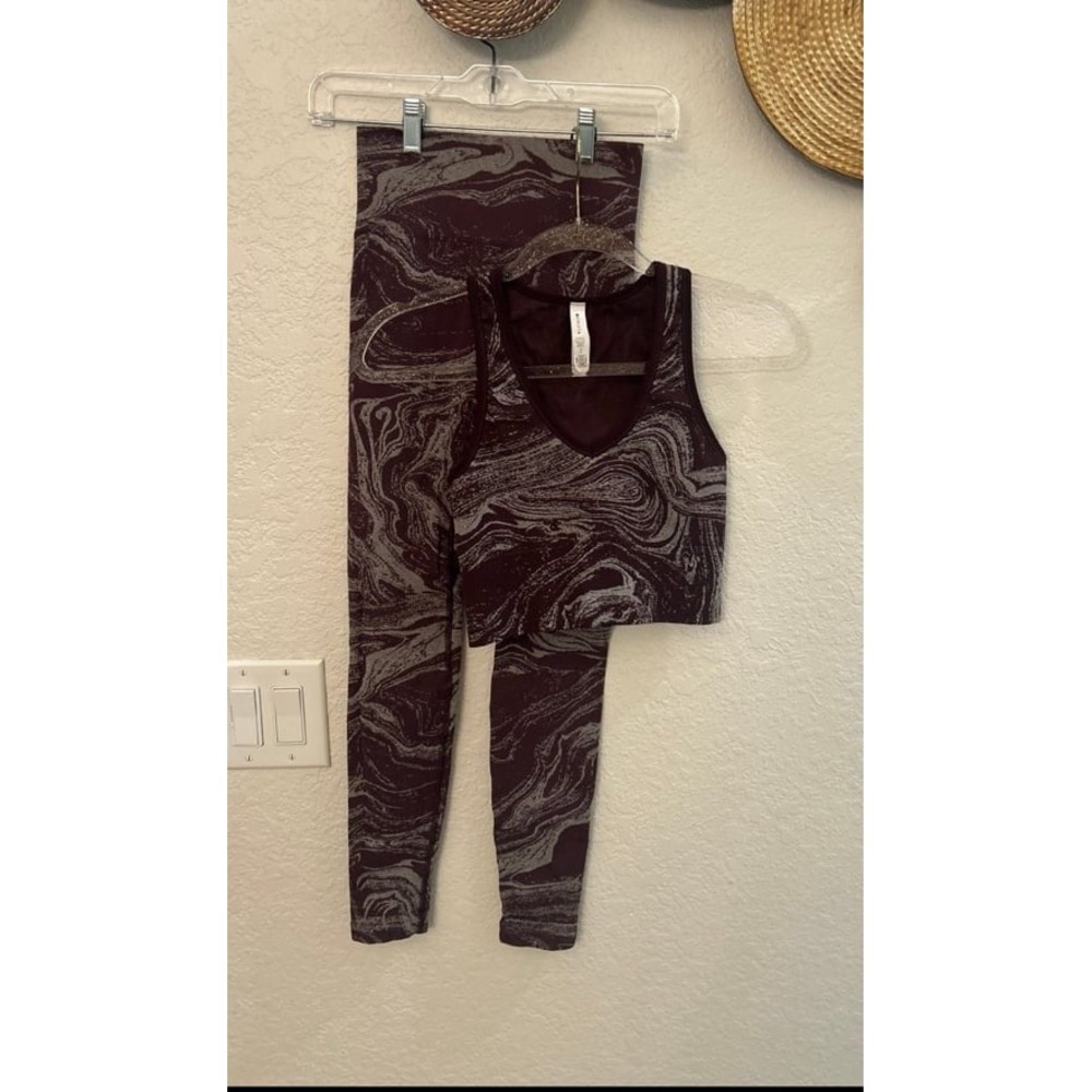 Athleta Aurora Seamless tank top and matching leggings in a purple and gray XS